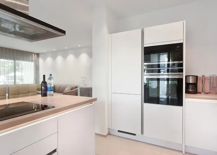 Ancor 0-1 Pool View 2b